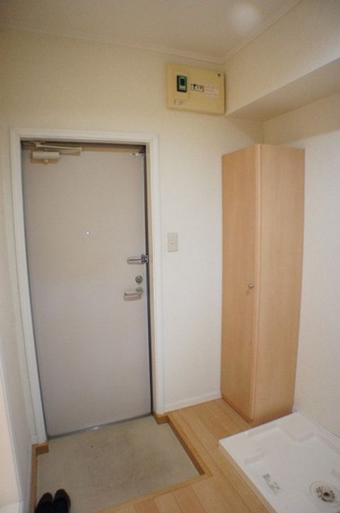 イーストヴィラ国立の玄関