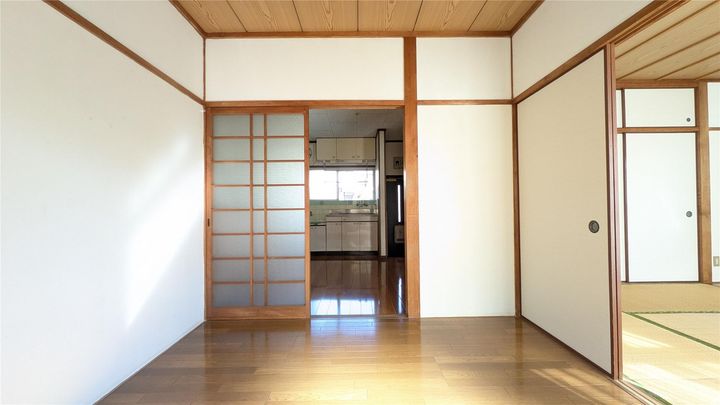 藤井コーポの居間