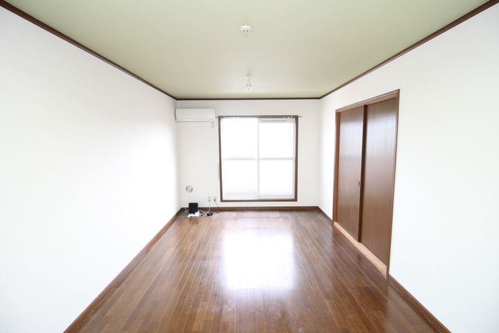 ウィンパレス鈴木IIの居間