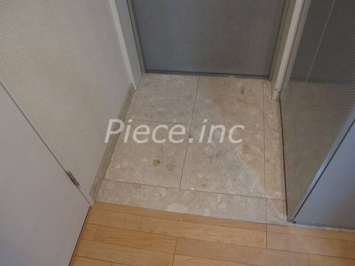 ジュネーゼ野田エコールの玄関