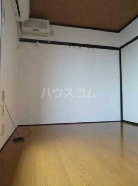 シャトル森野の居間
