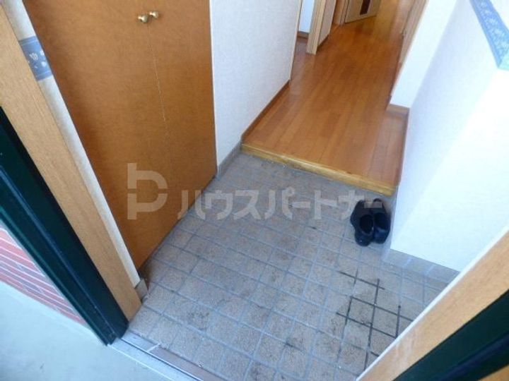千葉県市川市田尻5(マンション)の賃貸物件の玄関