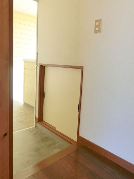 フラワーハイツの玄関