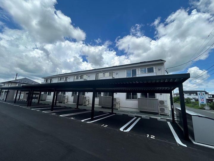 SKY BLUE(スカイブルー)本館 A棟の外観