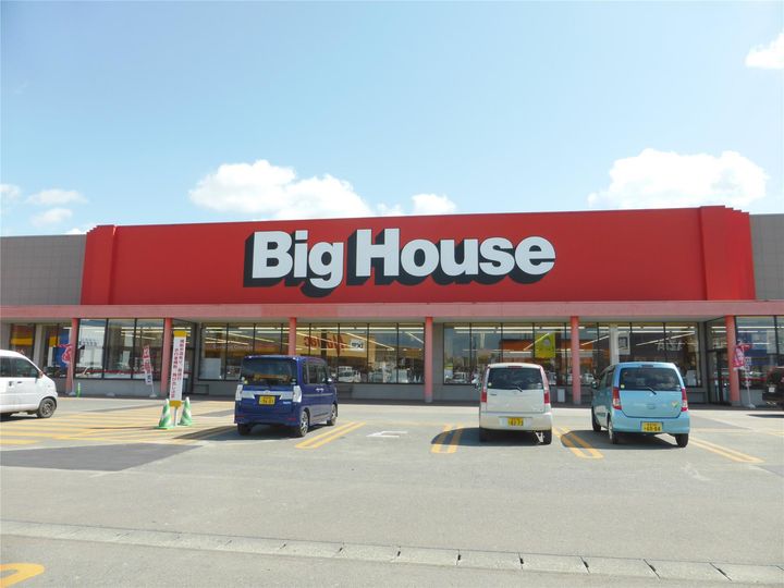 SKY BLUE(スカイブルー)本館 A棟の周辺