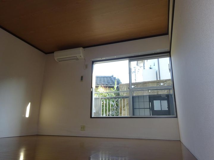 ファミールAの居間