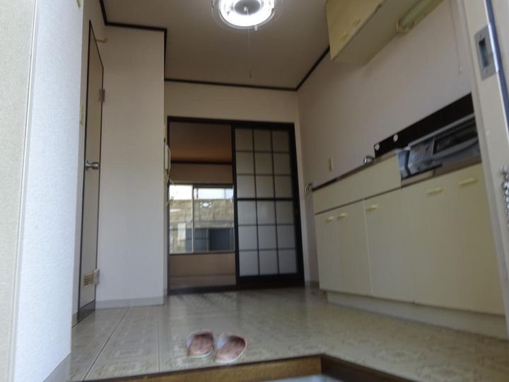 ファミールAの玄関