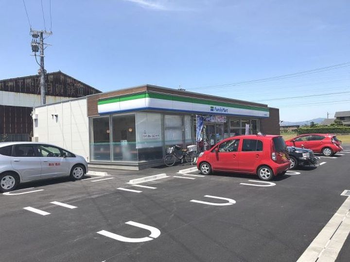 パストラールファイブの周辺