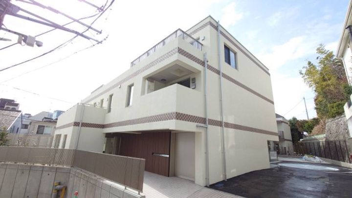 神奈川県横浜市神奈川区松ケ丘(マンション)の賃貸物件の外観