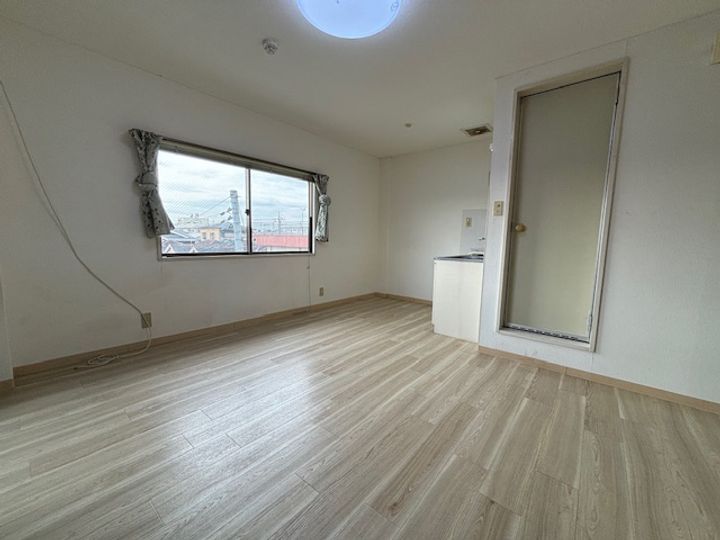 プラットホーム沢良宜の居間