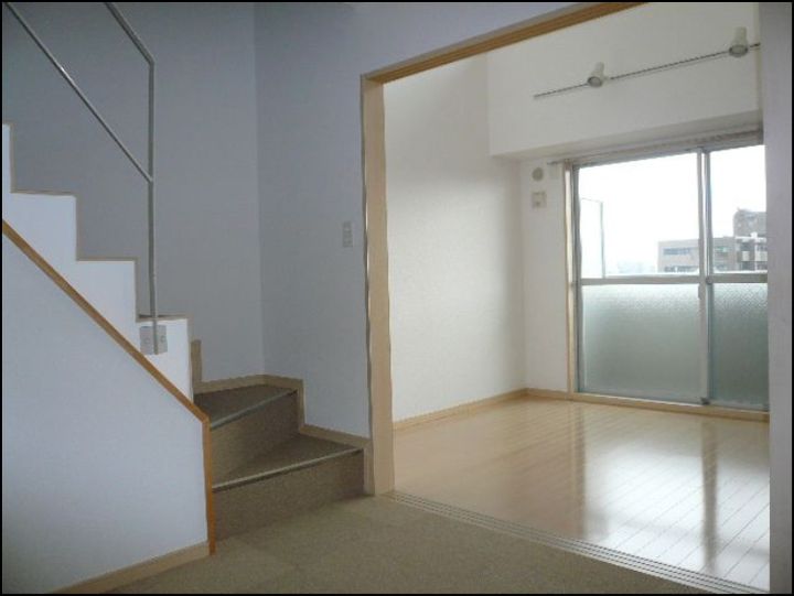 サンクス渡辺通の居間