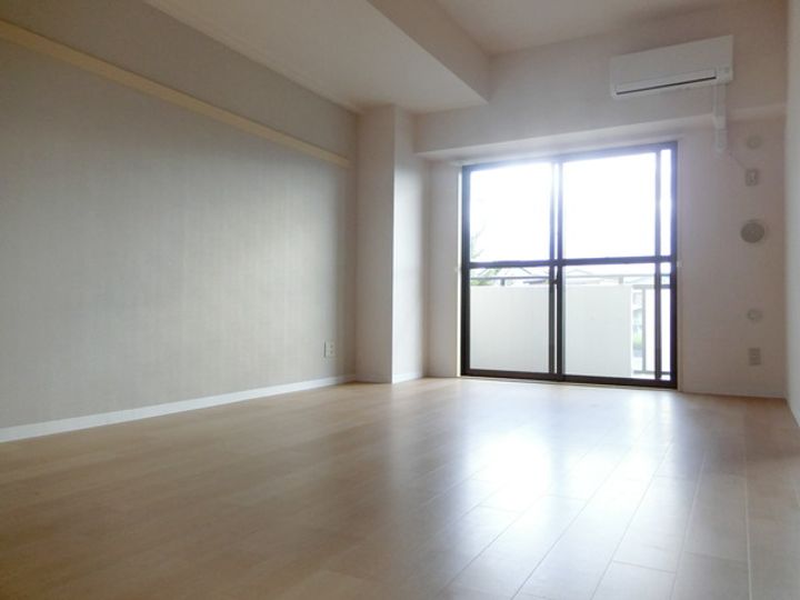 メルヴェーユ上永谷の居間