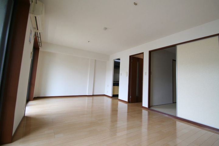 岡山県倉敷市西中新田(マンション)の賃貸物件の居間