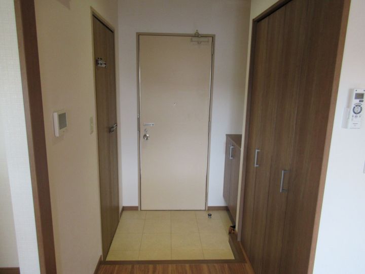 学園西カレッジハイツの玄関