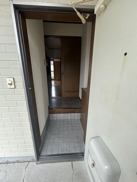 ハイツ藤塚の玄関