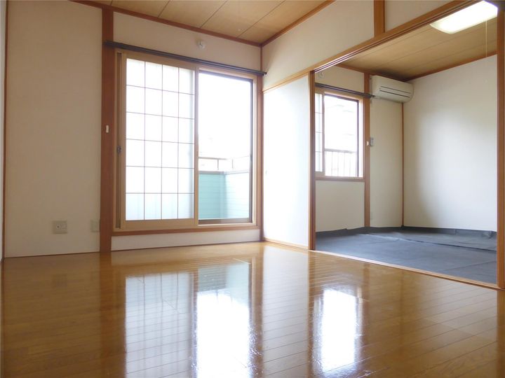 コーポヤマトの居間
