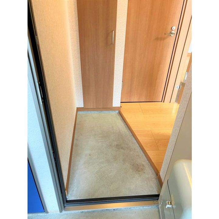 Mハイツ宮の森11の玄関