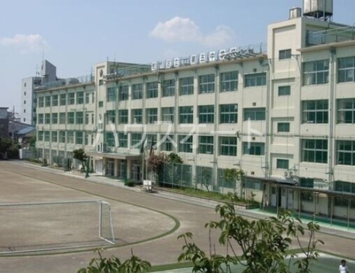 ルネサンスコート町屋の周辺