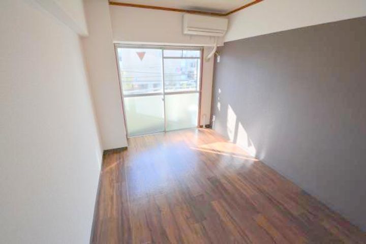 ラフォーレ菱屋西IIの居間