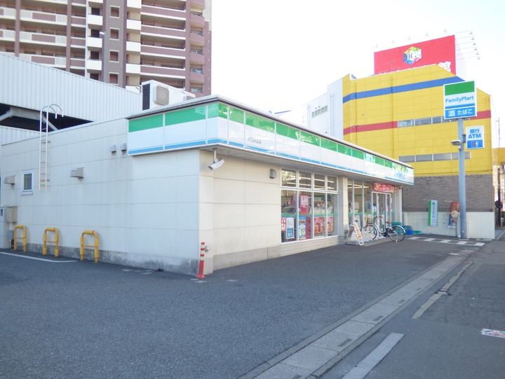 フェスティナレンテの周辺