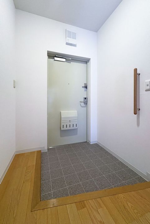 URグリーンヒルズ六甲の玄関