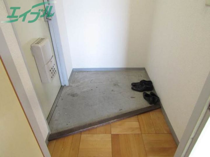 プレイスメゾン鴻之台の玄関