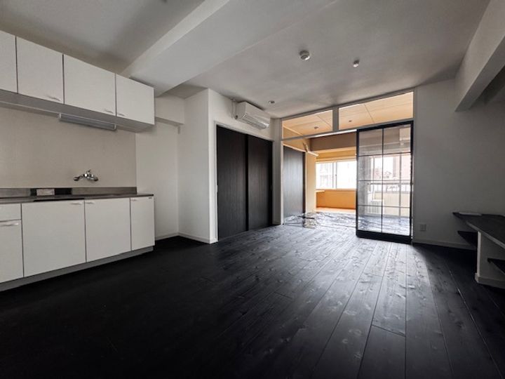 坪井ビルの居間