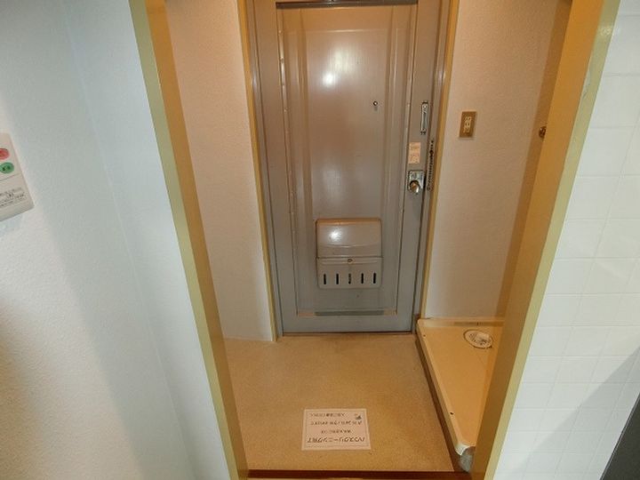 フラットライフワーク甲子園の玄関