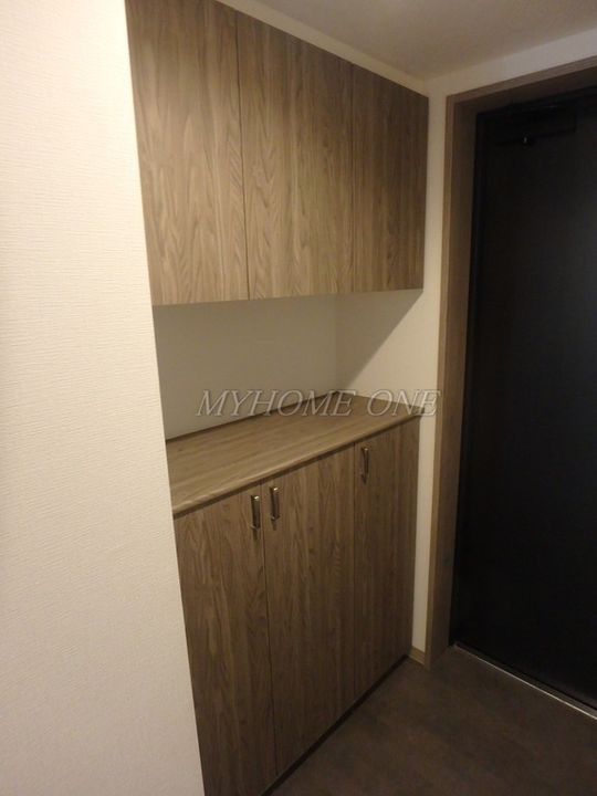 クロスゲート青葉台の玄関