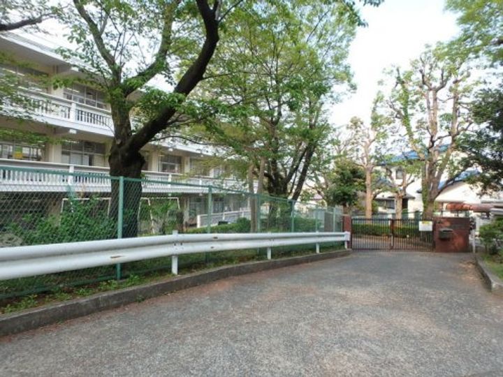 クロスゲート青葉台の周辺