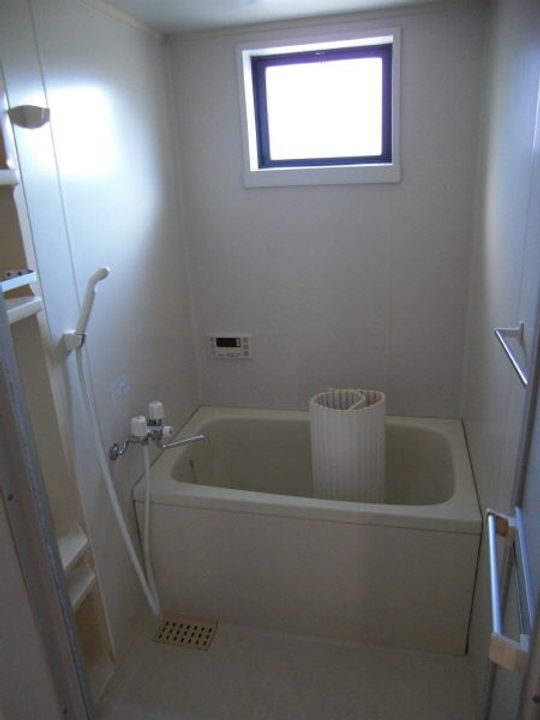 スリーゼ 花田 A棟の風呂