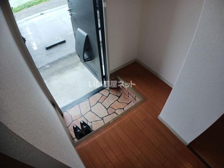三重県伊賀市三田(アパート)の賃貸物件の玄関