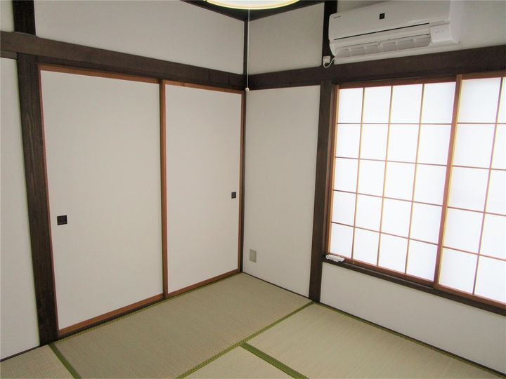 中央区沼垂東6丁目貸家の居間