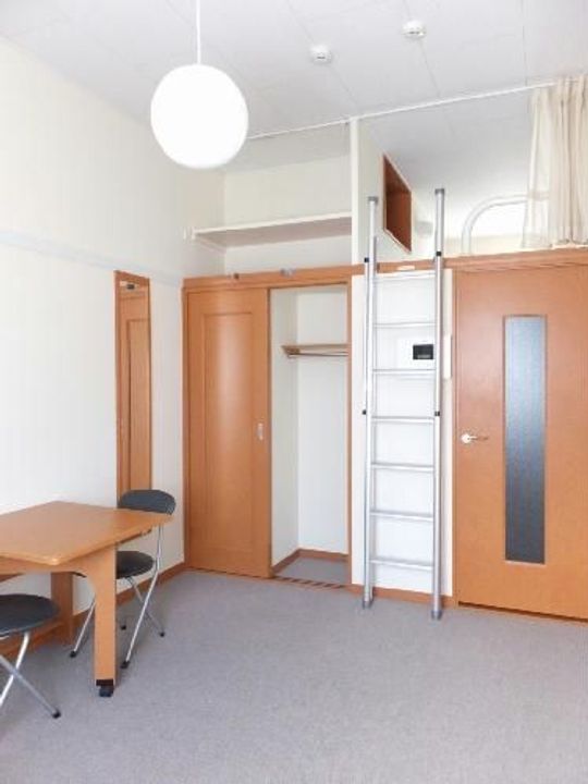 レオパレスMUSASHIIIの居間
