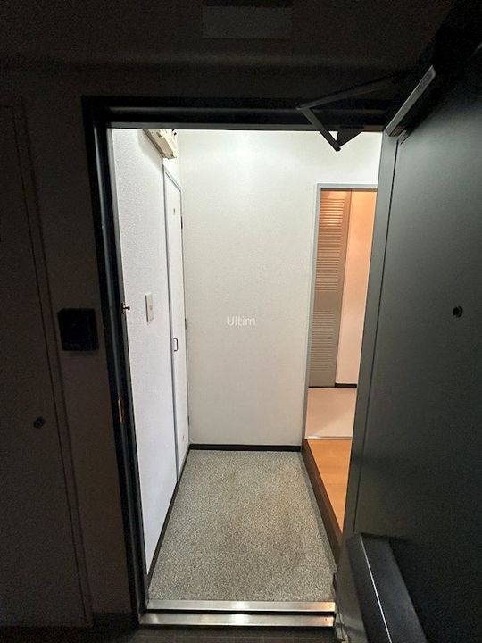 レスポアール四条大宮の玄関