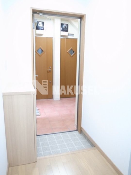 東京都目黒区五本木1(アパート)の賃貸物件の玄関