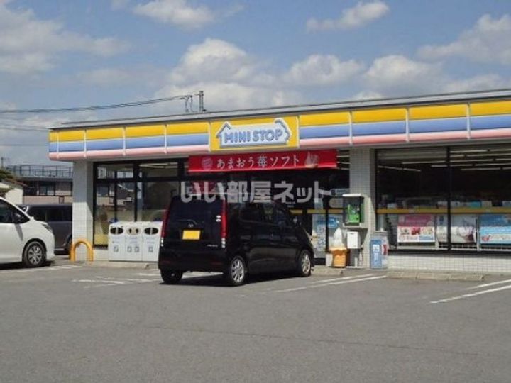 シャルマンソレイユAの周辺