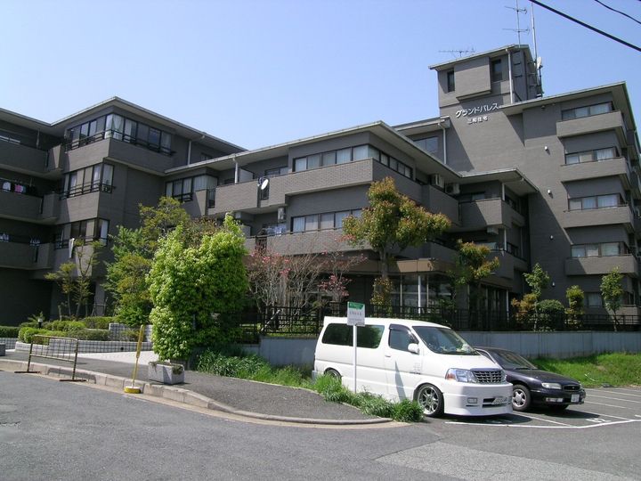 奈良県奈良市西登美ヶ丘2(マンション)の賃貸物件の外観