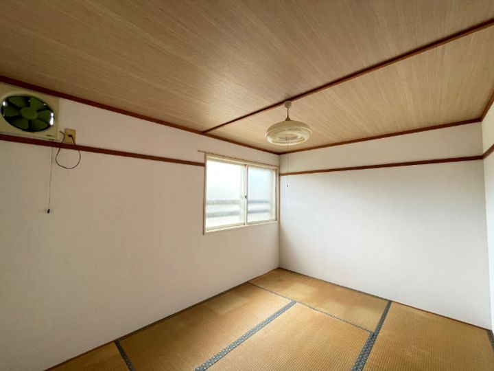 浜丁ビルの居間