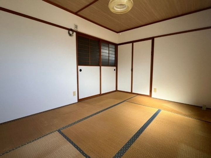 浜丁ビルの居間