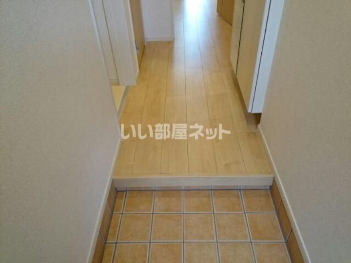 大阪府寝屋川市河北西町(アパート)の賃貸物件の玄関