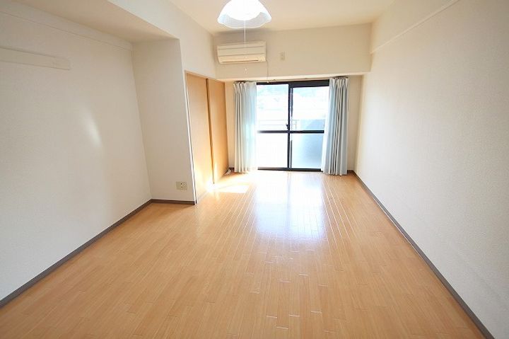 第25やたがいビルの居間