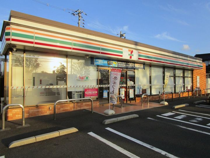 ラビット・ラビットの周辺