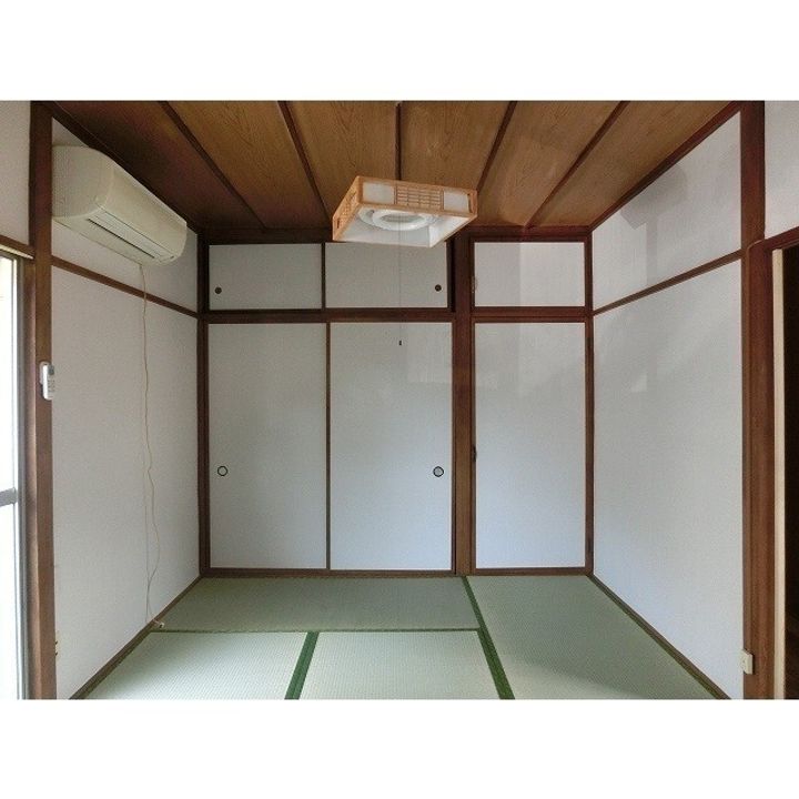 高橋アパートの居間