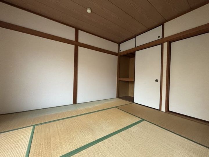 ガーデンハイツ平岡の居間
