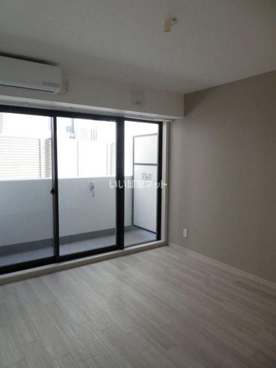 兵庫県伊丹市森本2(マンション)の賃貸物件の居間