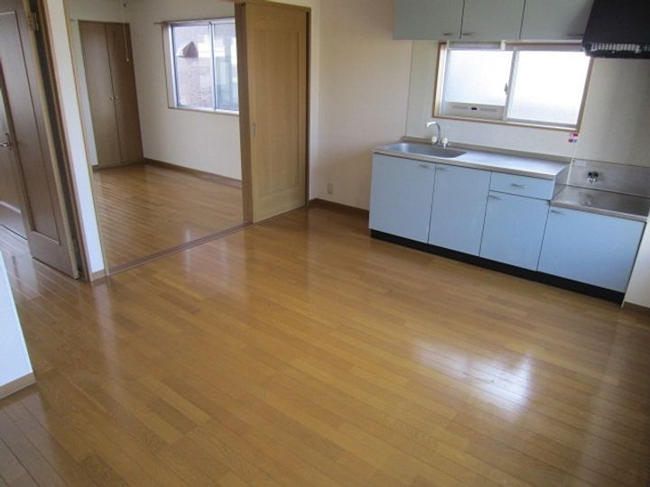 フリーデン駅西の居間