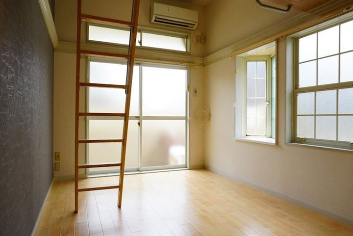 デンテ・ディ・レオーネの居間