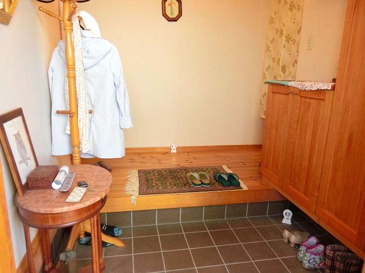 愛媛県東温市横河原(一戸建)の賃貸物件の玄関