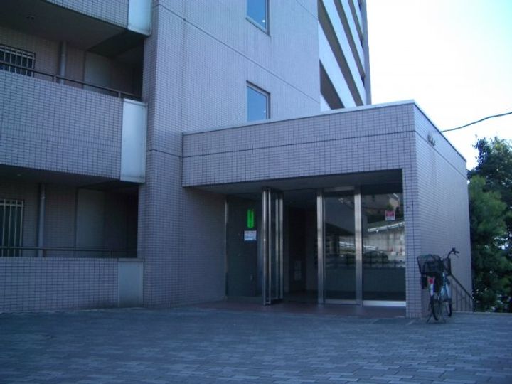 オクトス市ケ尾 1号棟の地図